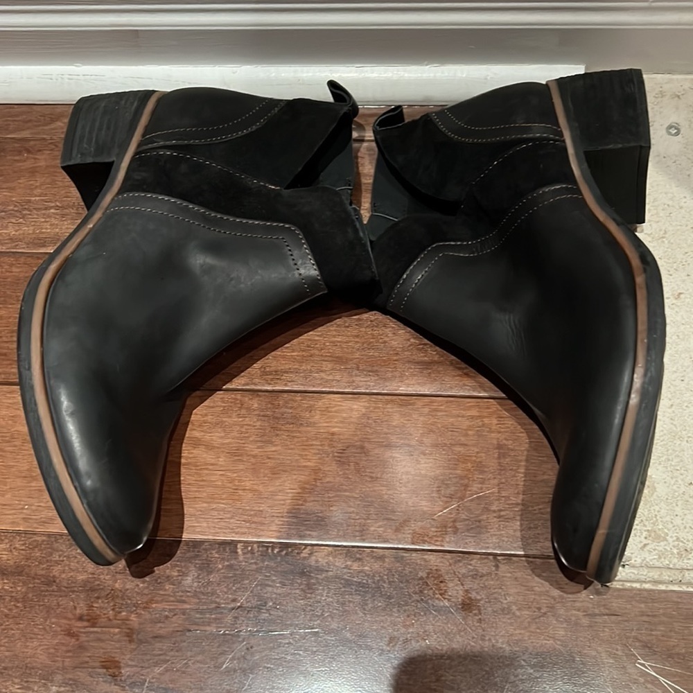 KORKS | Black Leather Heeled Booties NWOT - Picture 3 of 7